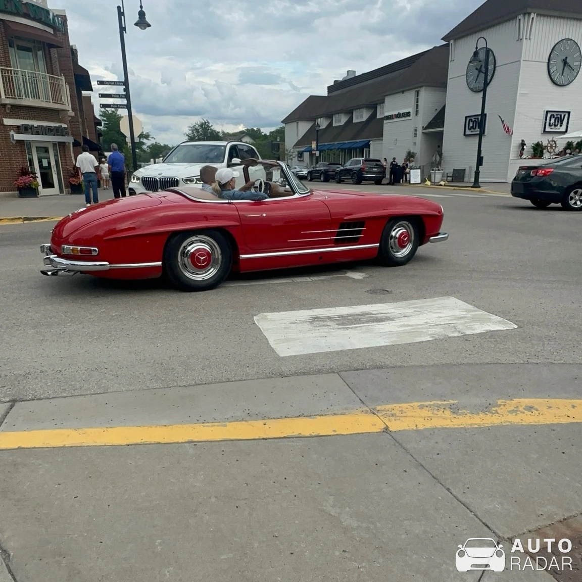 Mercedes-Benz 300SL Roadster spotted in Wayzata