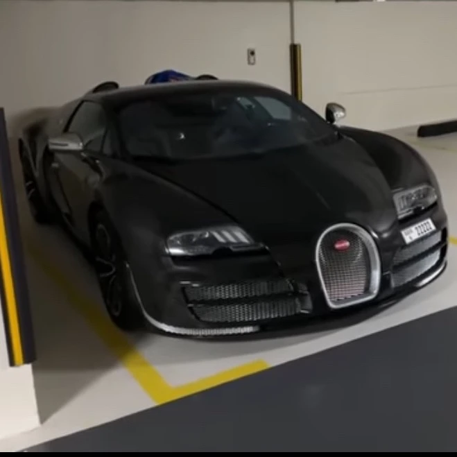 Bugatti Veyron 16.4 Grand Sport spotted in Dubai, United Arab Emirates