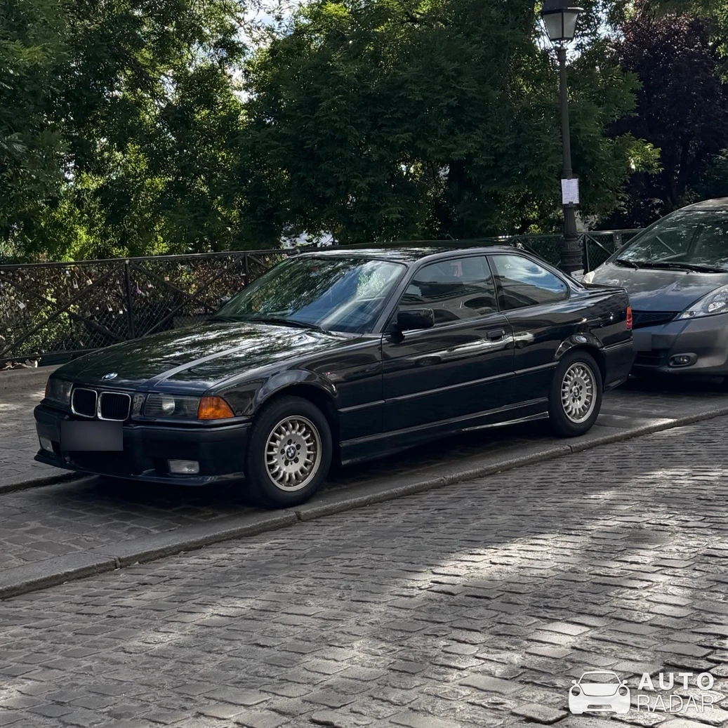BMW 3 Series E36 spotted in Paris