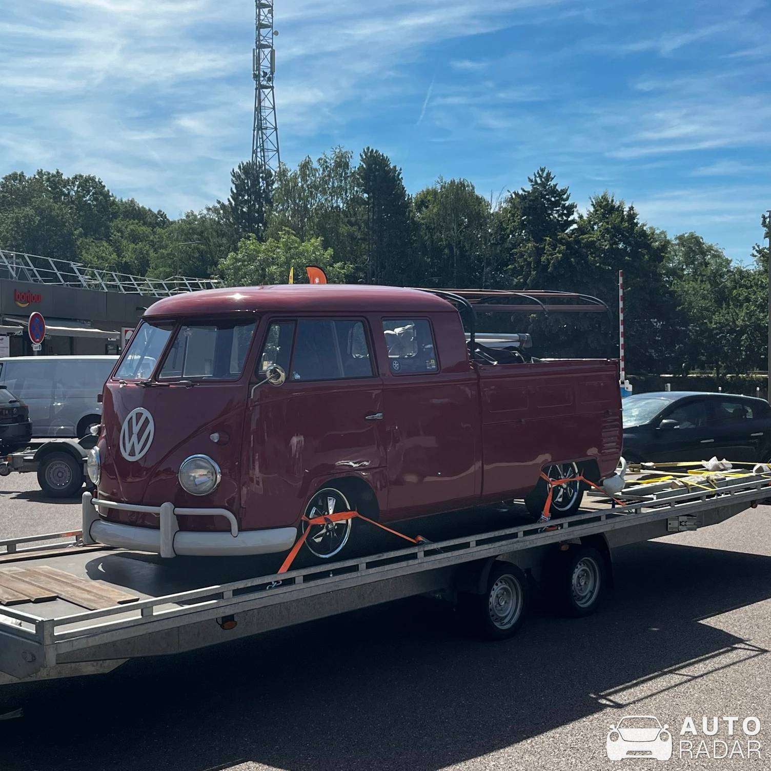 Volkswagen Type 2 T1 Double Cab Pickup spotted in Pont-Sainte-Marie