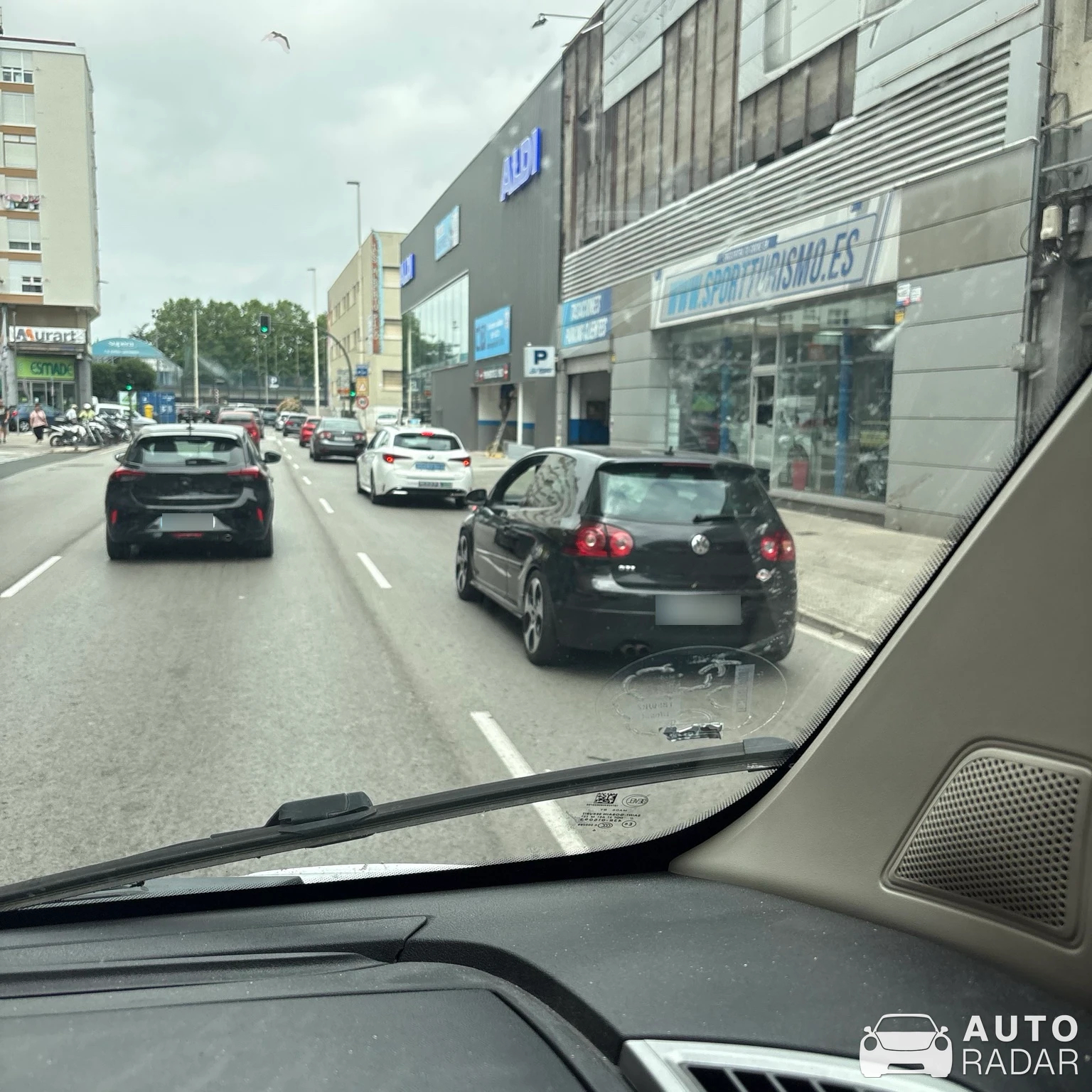 Volkswagen Golf R32 spotted in Santander