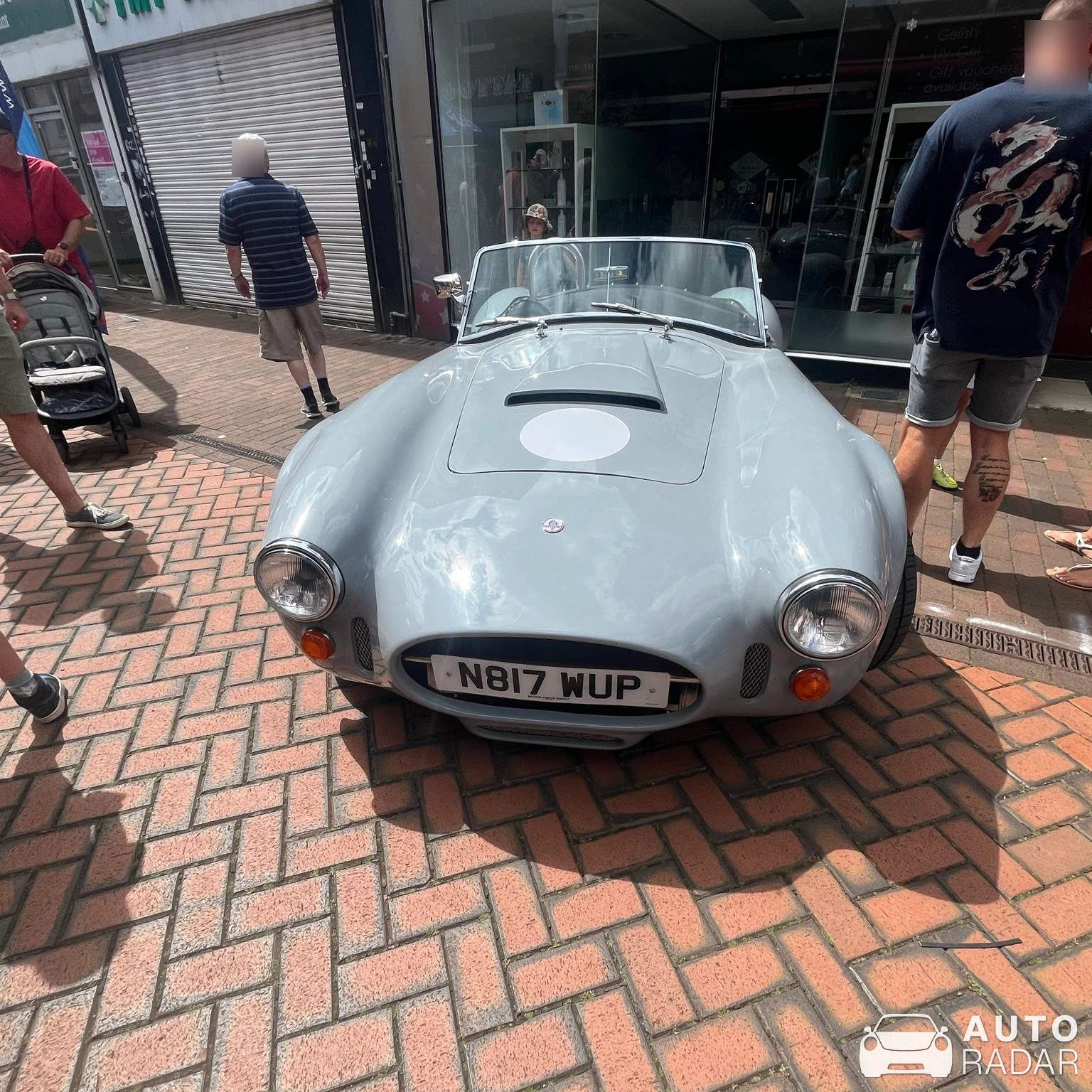 Shelby Cobra 427 spotted in Dunstable