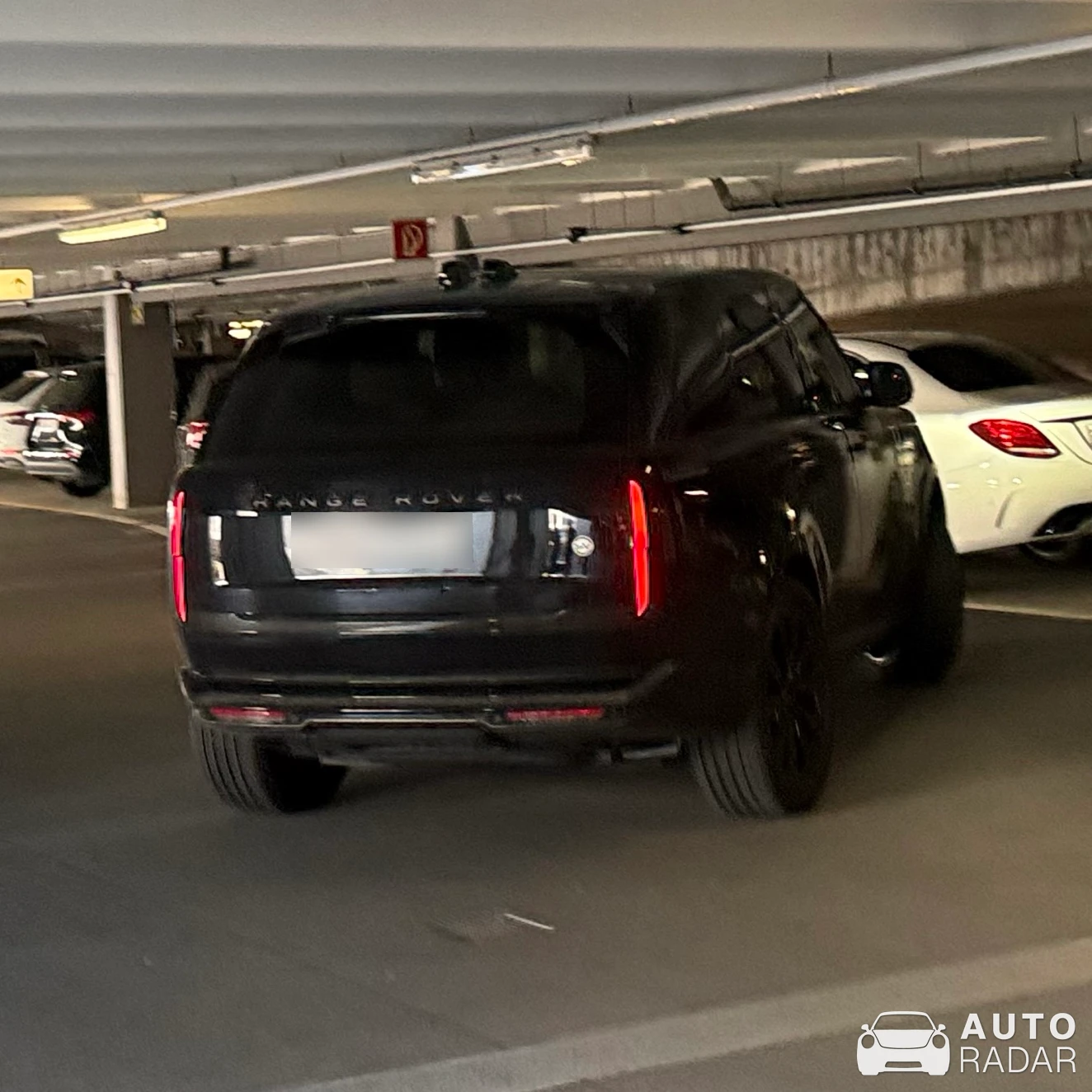 Land Rover Range Rover SV spotted in Zürich