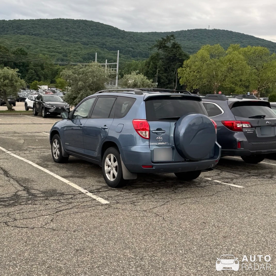 Toyota Rav4 spotted in Woodbury