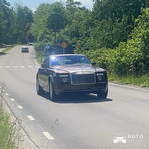 Rolls-Royce Phantom Coupé spotted in Lidingö