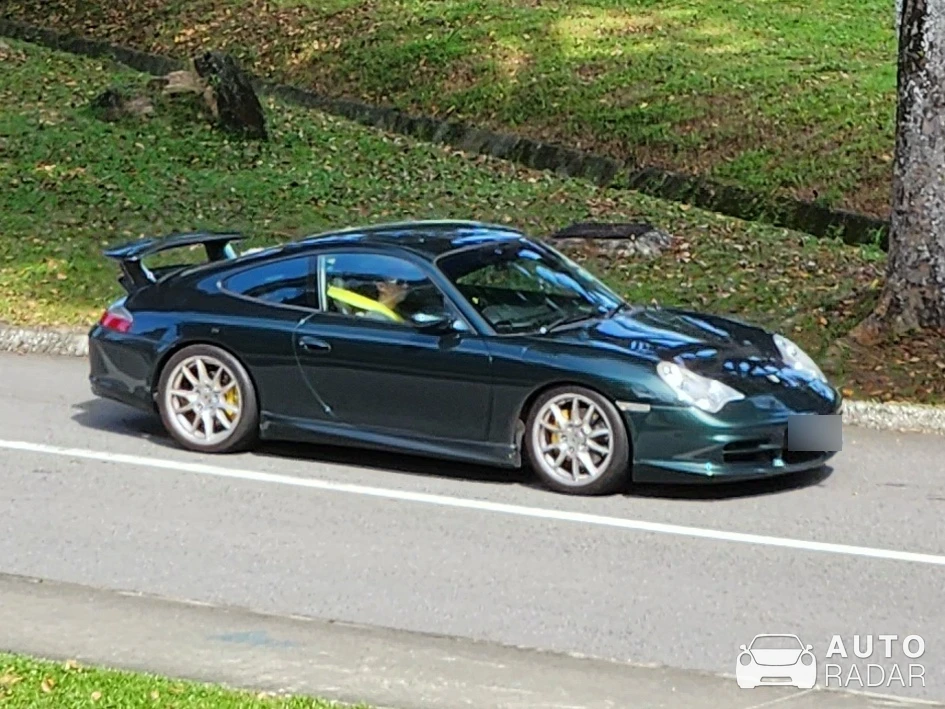Porsche 996 Carrera 4 spotted in Singapore