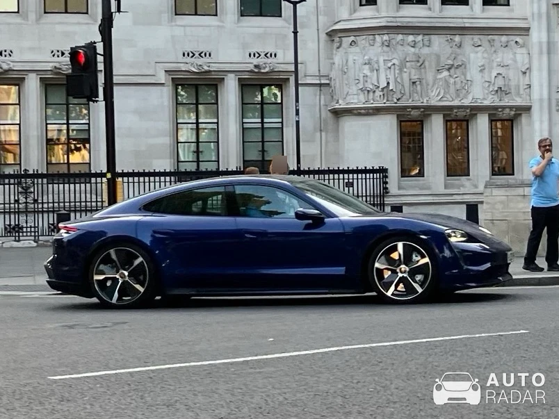 Porsche Taycan Turbo spotted in Londres