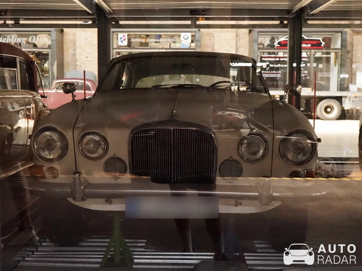 Jaguar 420 spotted in Berliini