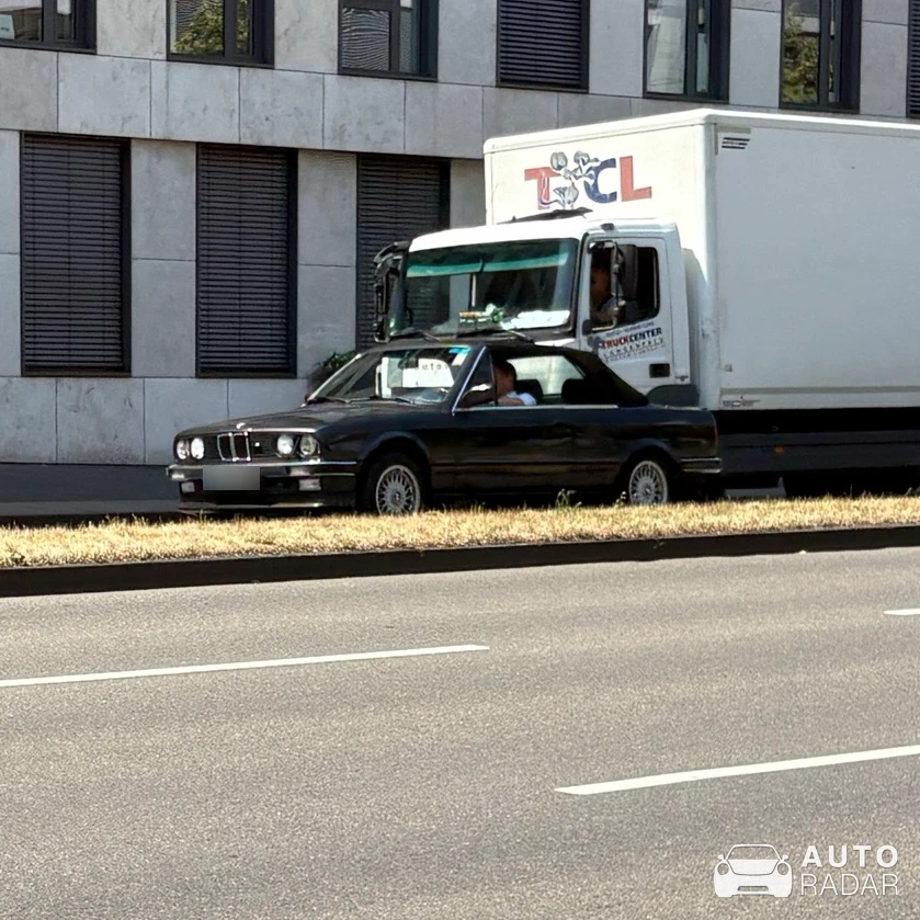 BMW M3 E30 Cabriolet spotted in Köln