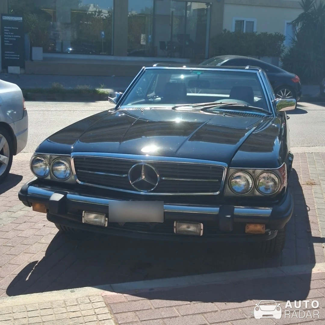 Mercedes-Benz 560 spotted in Glyfada