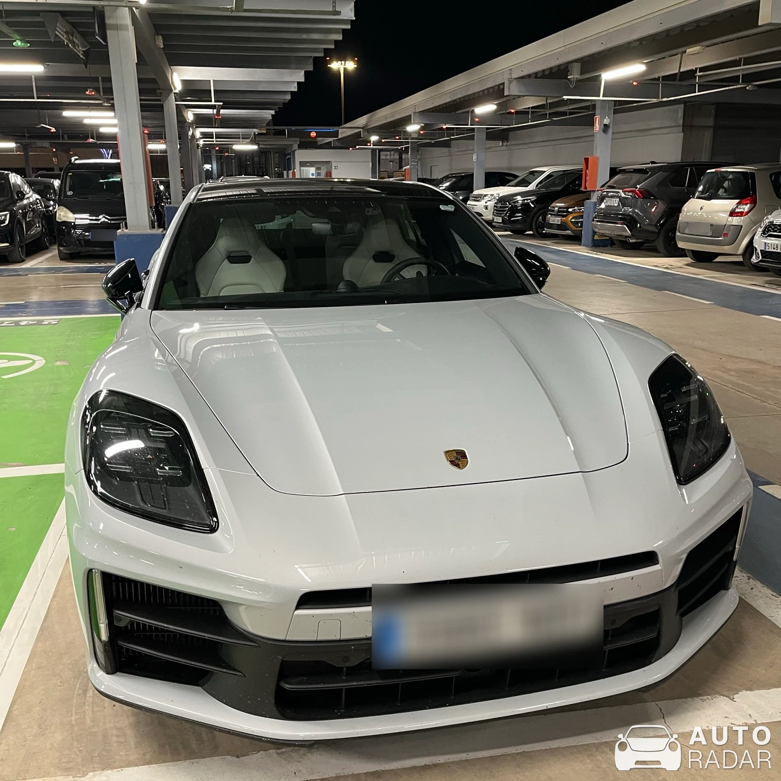 Porsche Panamera 4 spotted in Cheste