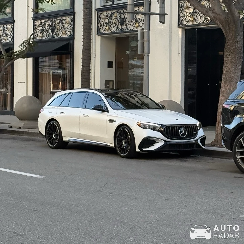 Mercedes-AMG E 53 W214 spotted in Beverly Hills