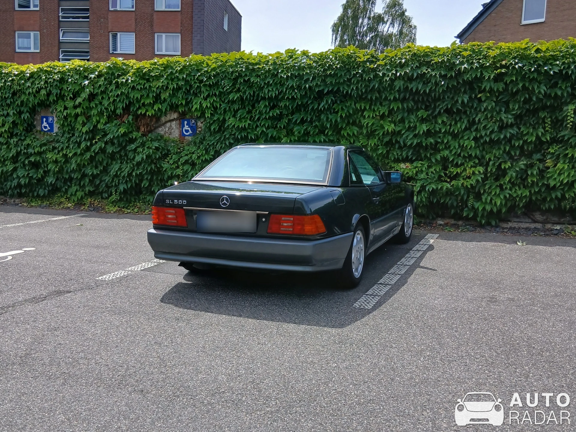 Mercedes-Benz SL 600 R129 spotted in Düsseldorf