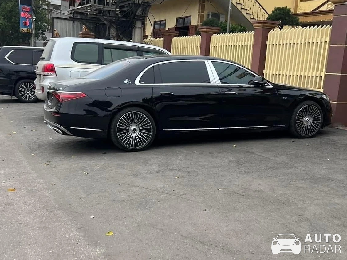 Mercedes-Maybach S 680 spotted in Phan Đình Phùng