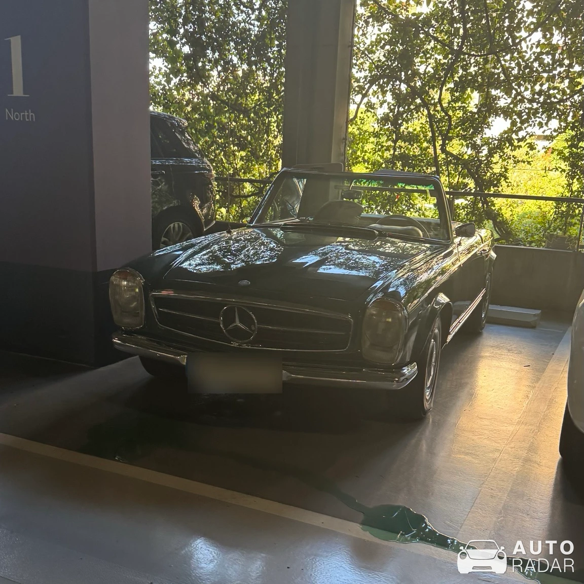 Mercedes-Benz 250SL spotted in Beyrouth