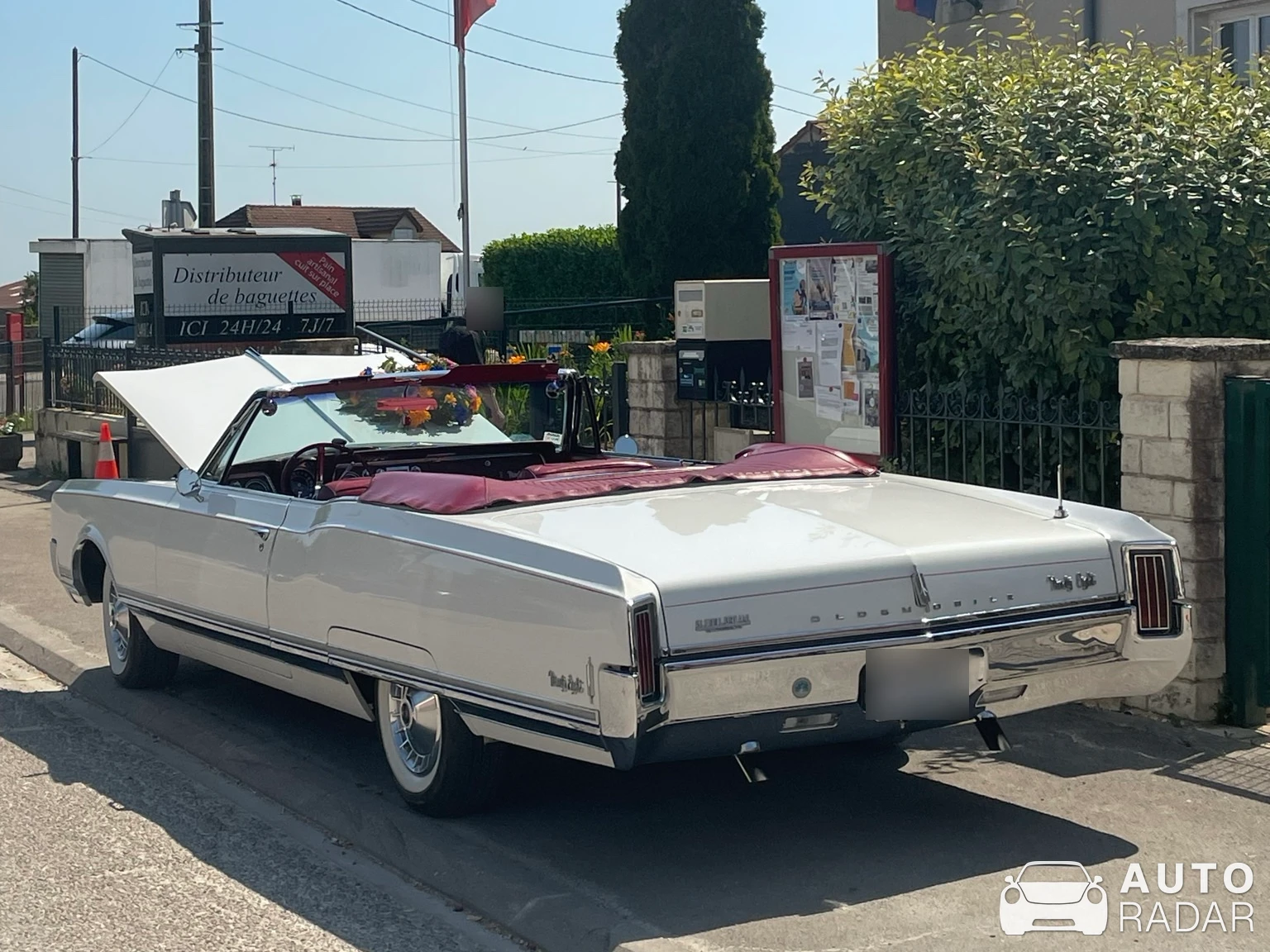 Oldsmobile Delta 88 Royale spotted in Choloy-Ménillot