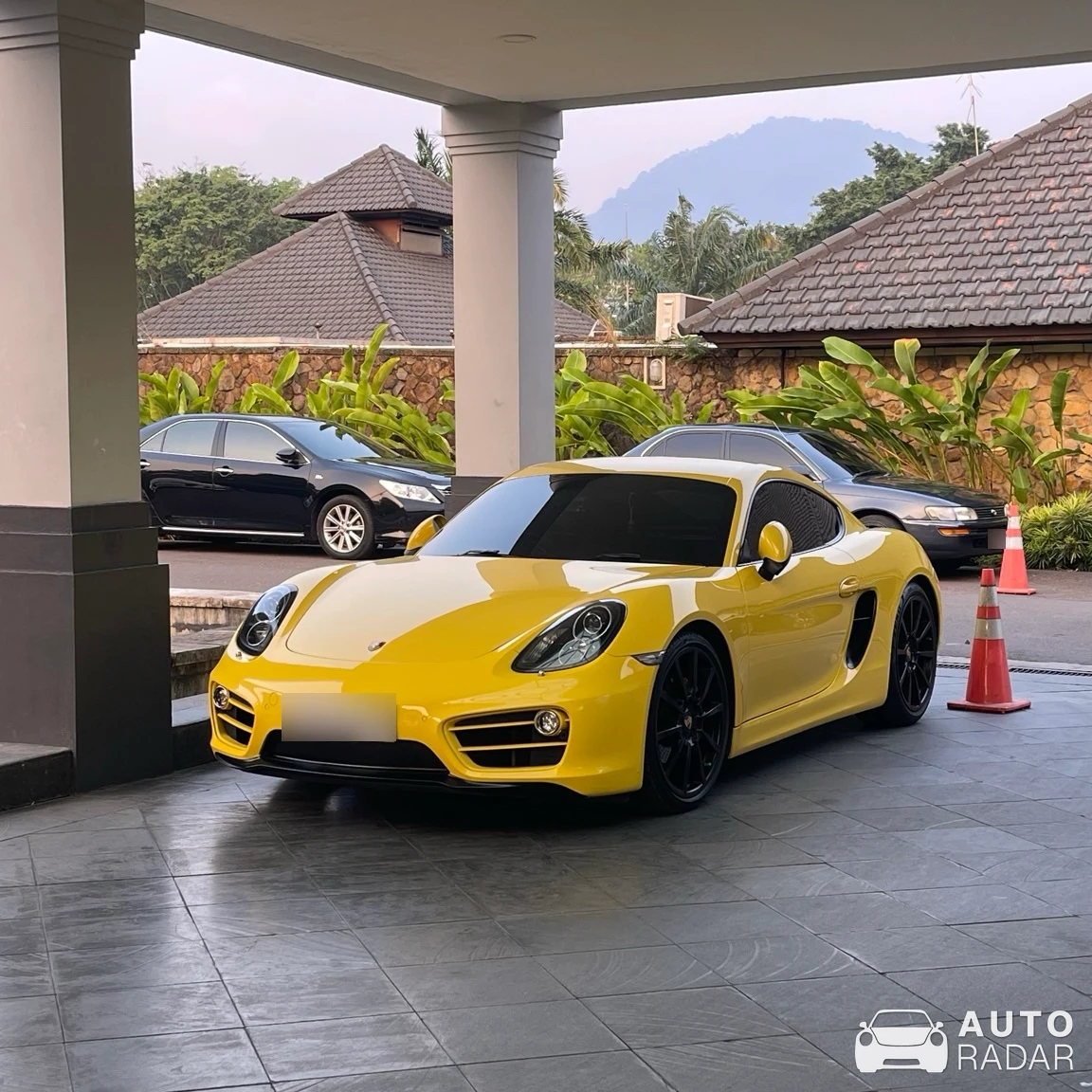 Porsche 981 Cayman S spotted in Bogor