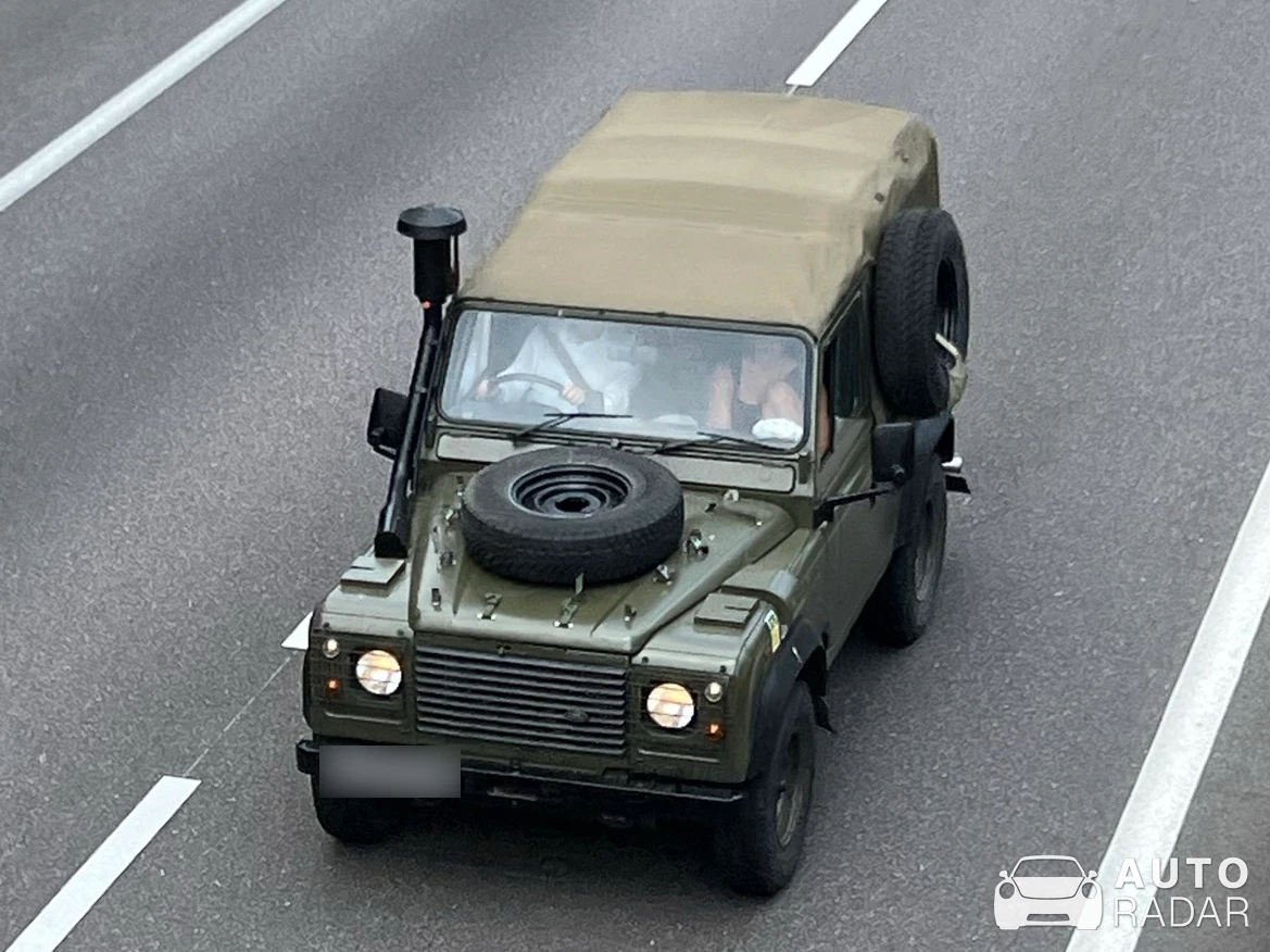 Land Rover Defender 90 spotted in Dommartin-lès-Toul
