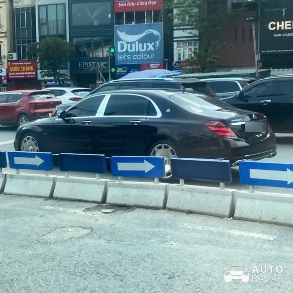 Mercedes-Maybach S 550 spotted in Hanoi