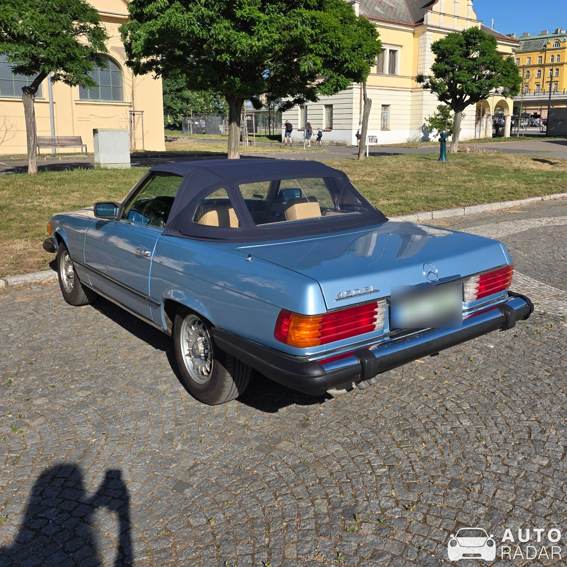 Mercedes-Benz 450SL spotted in Praha
