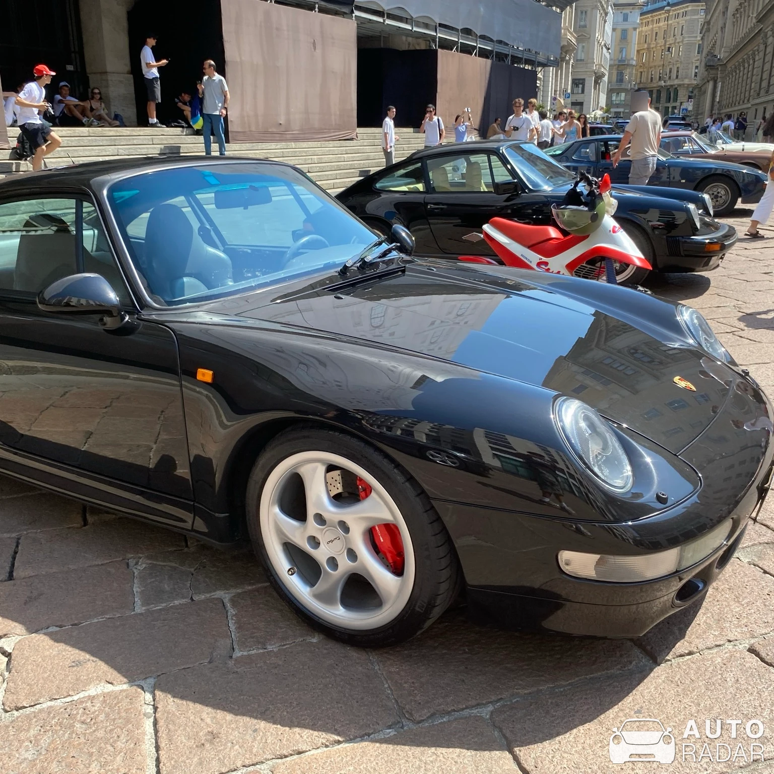Porsche 993 Turbo S spotted in Milano