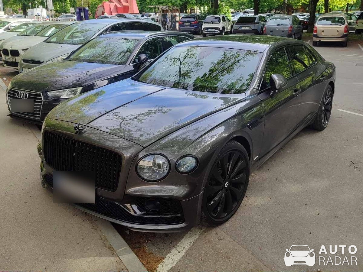 Bentley Flying Spur V8 spotted in Ljubljana