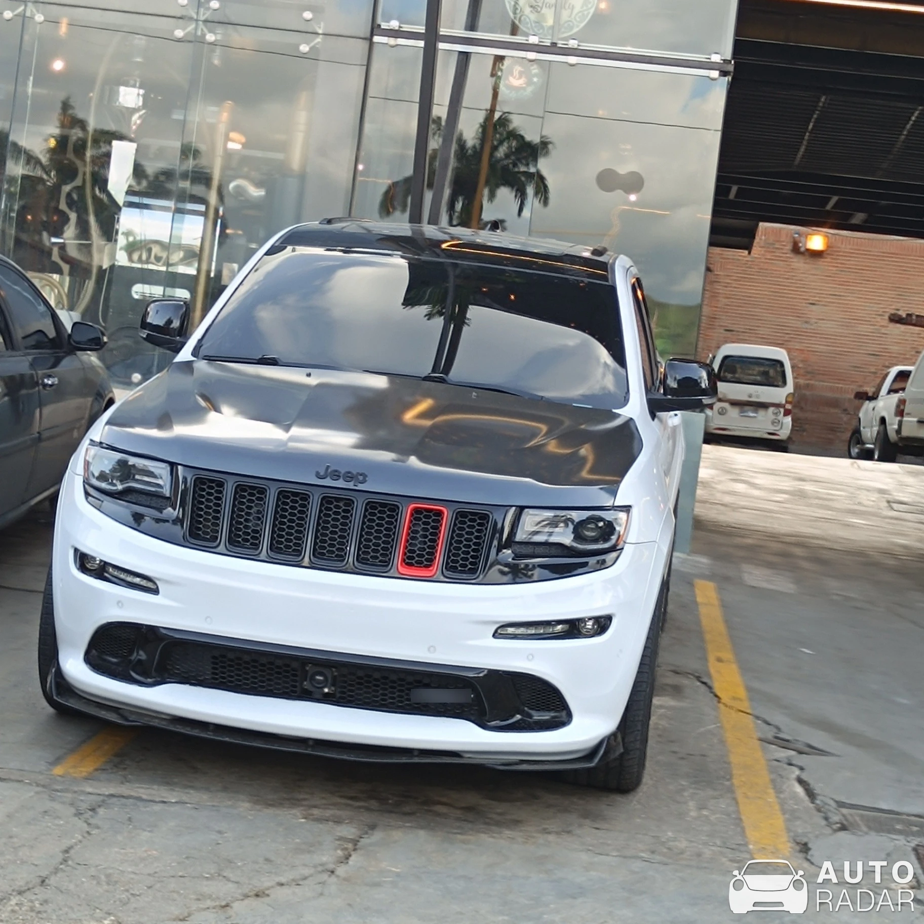 Jeep Grand Cherokee SRT 2017 spotted in Valencia, Venezuela