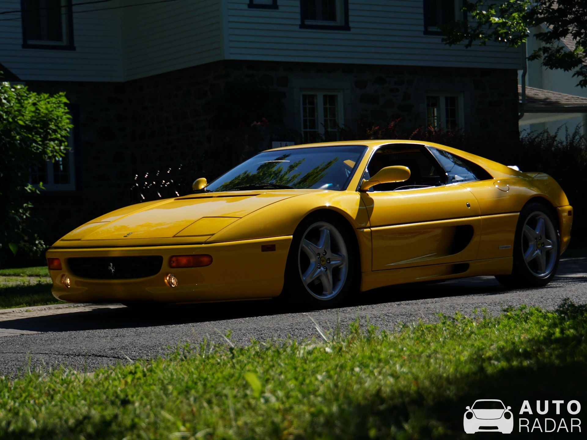 Ferrari F355 Berlinetta spotted in Chambly