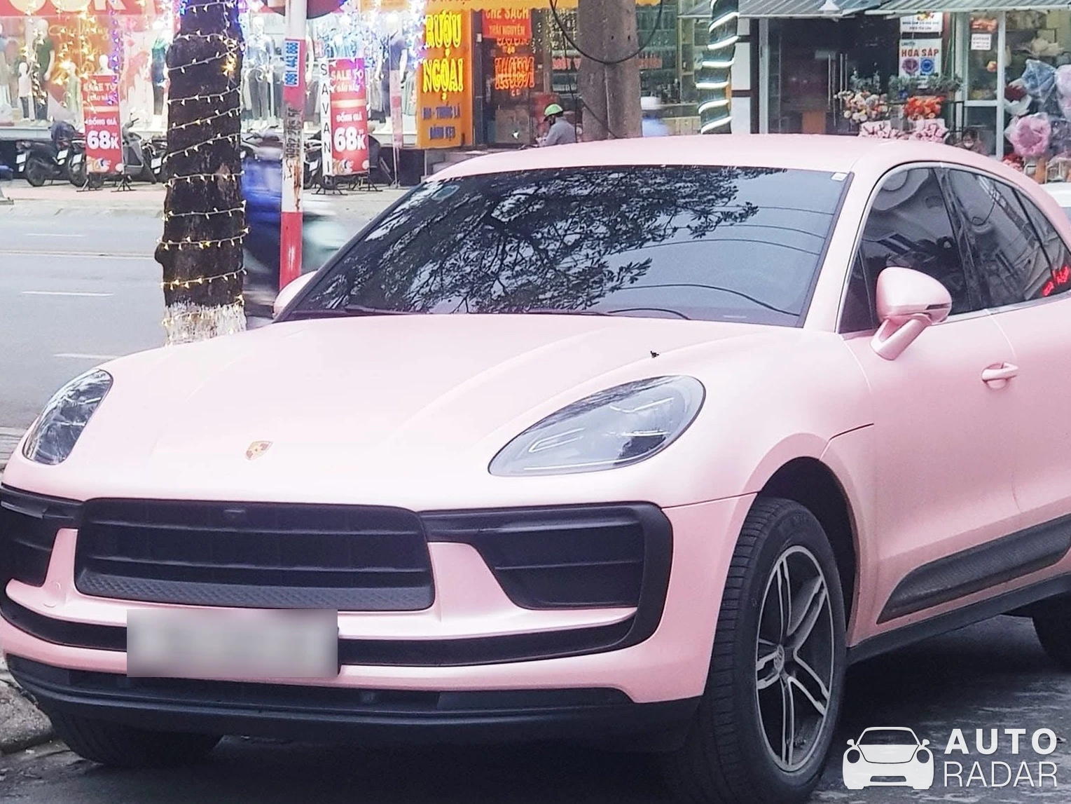 Porsche Macan spotted in Vĩnh Yên