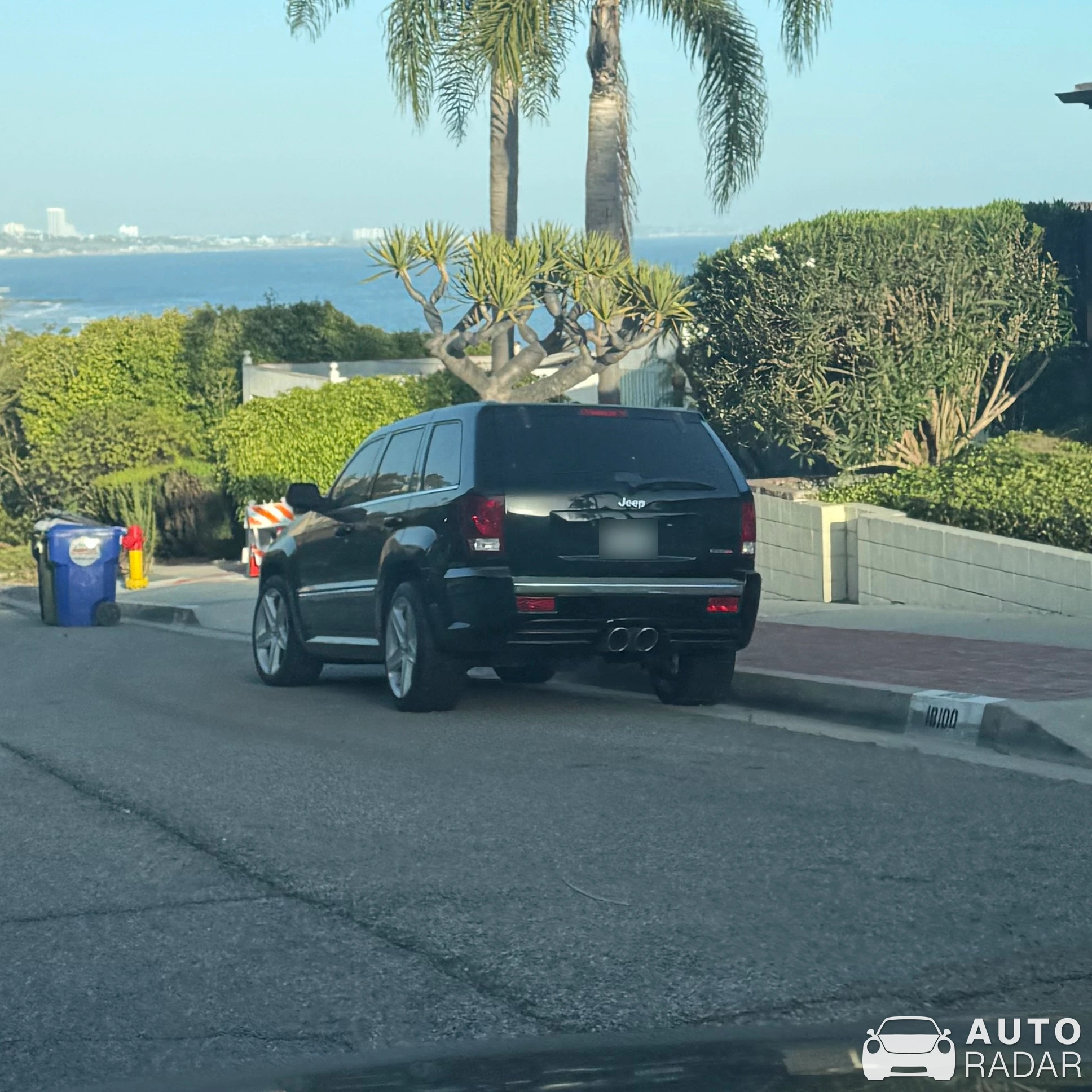 Jeep Grand Cherokee SRT-8 2005 spotted in Malibu