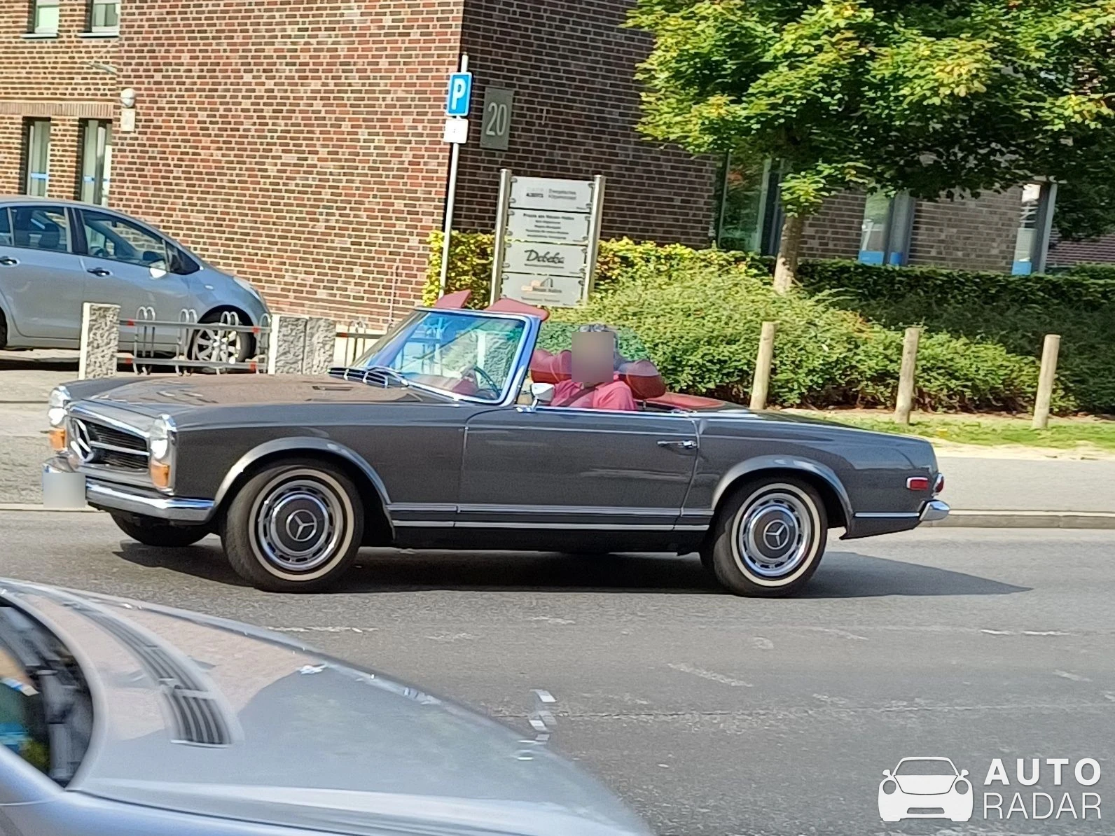 Mercedes-Benz 280SL spotted in Bremerhaven