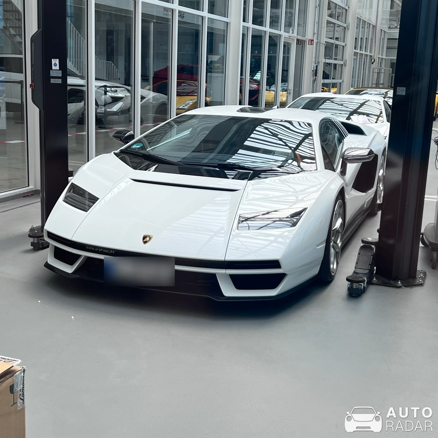 Lamborghini Countach LPI 800-4 spotted in Böblingen