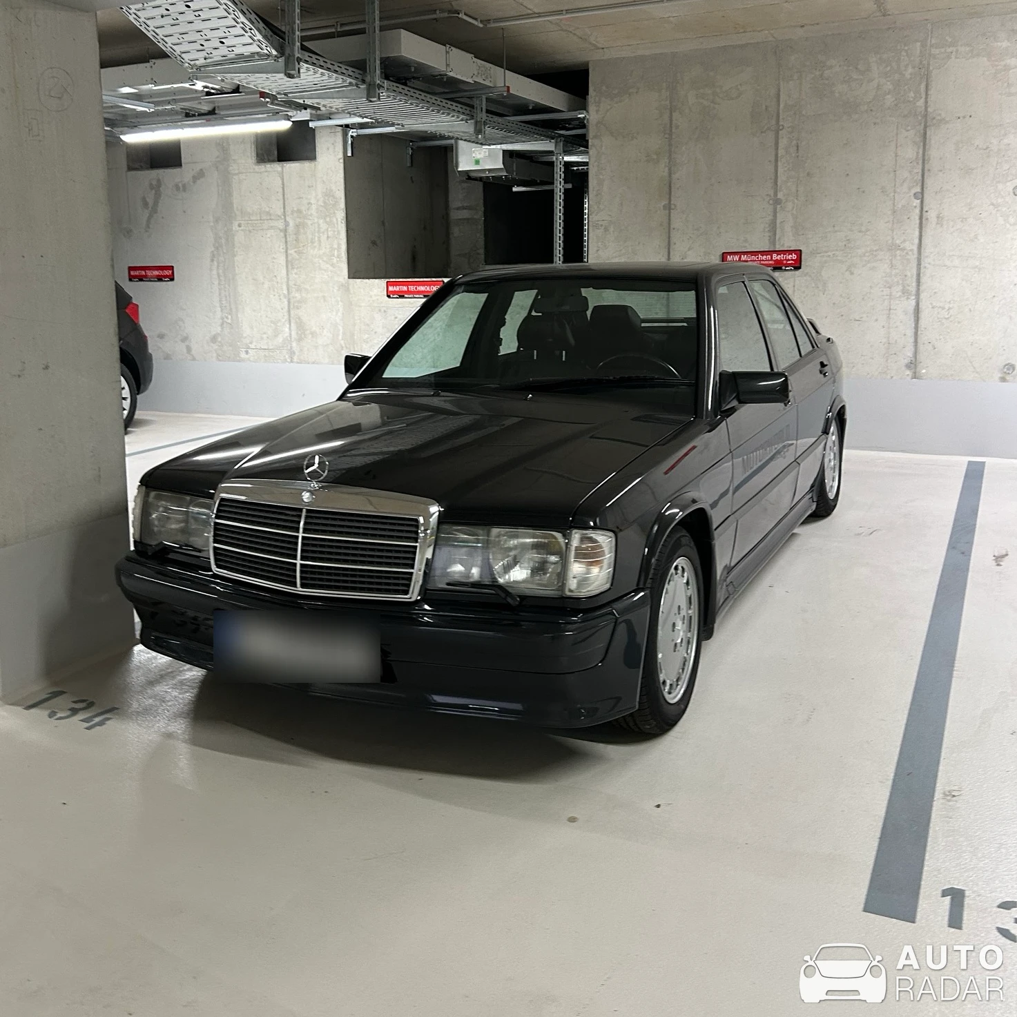 Mercedes-Benz 190E spotted in München, Deutschland