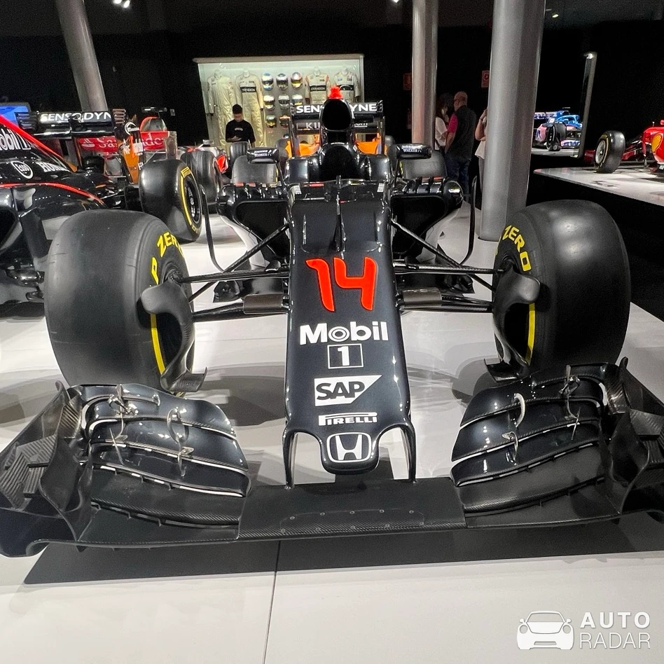 McLaren MP4-30 spotted in Llanera