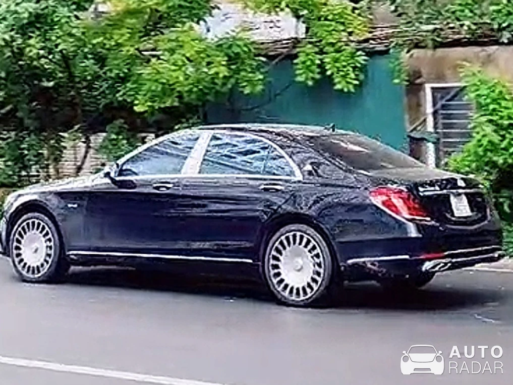 Mercedes-Maybach S 450 spotted in Hanoi