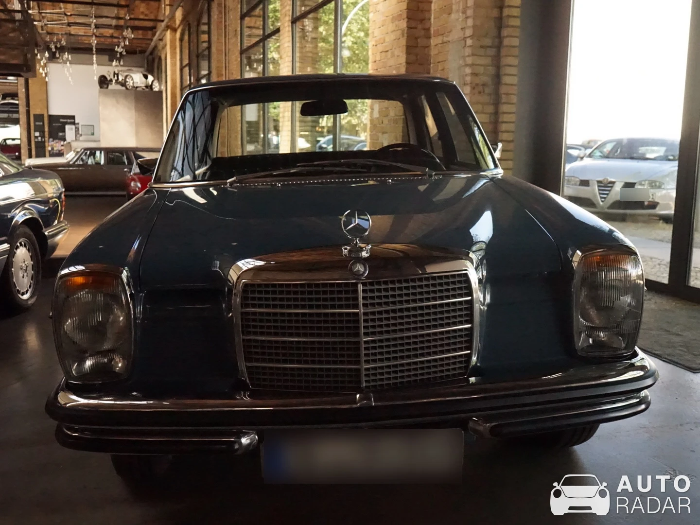 Mercedes-Benz W114 spotted in Berliini