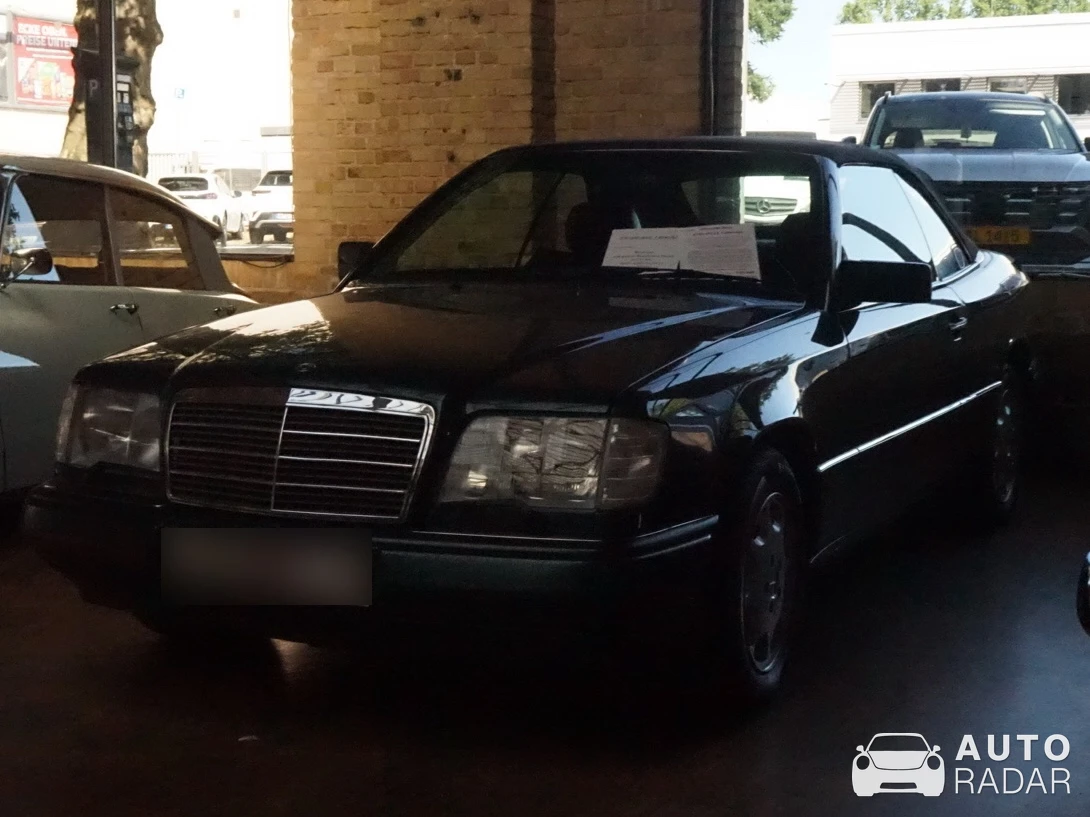 Mercedes-Benz E-Klasse Cabriolet A124 spotted in Berliini