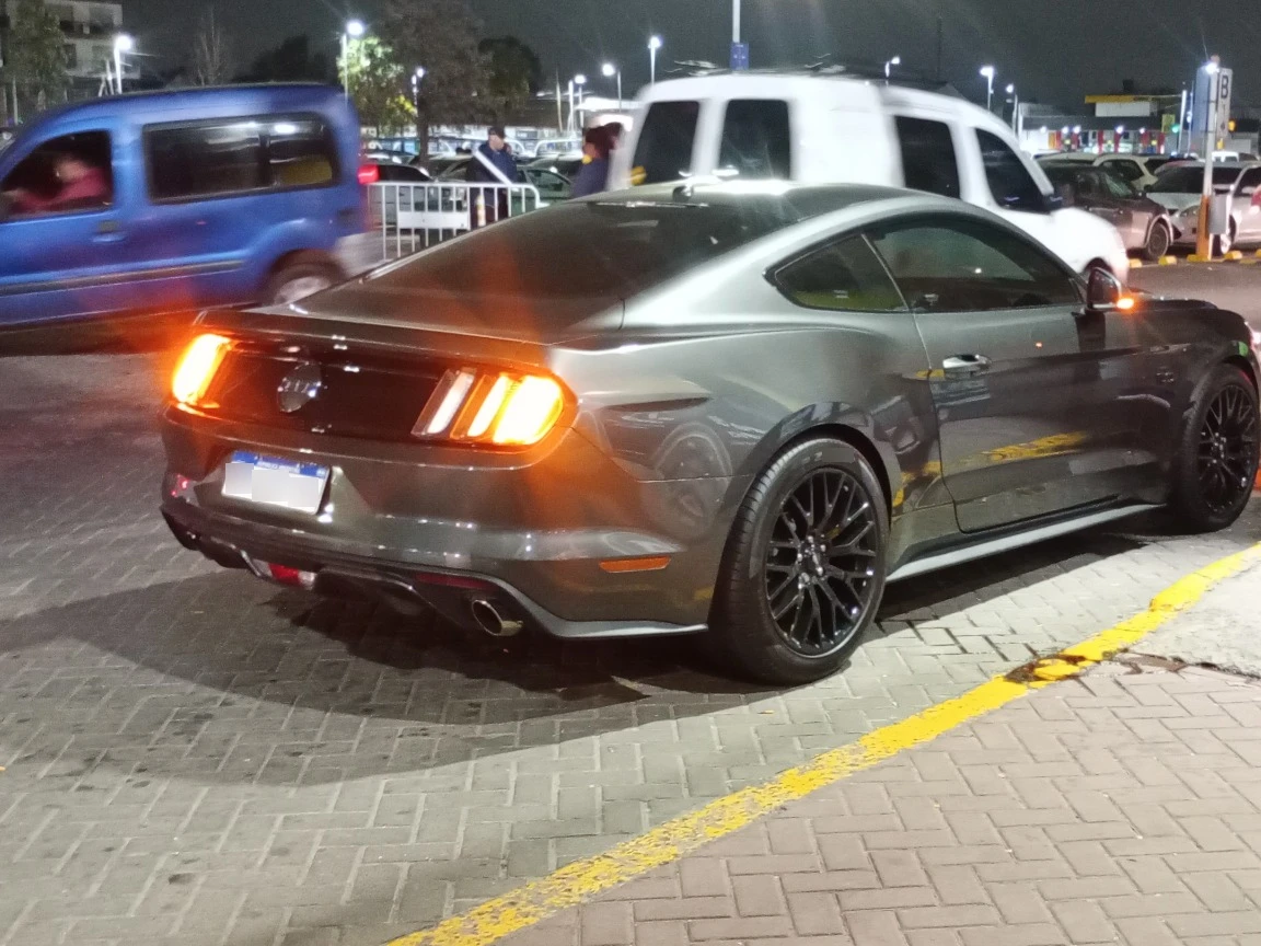 Ford Mustang GT spotted in Avellaneda, Argentina