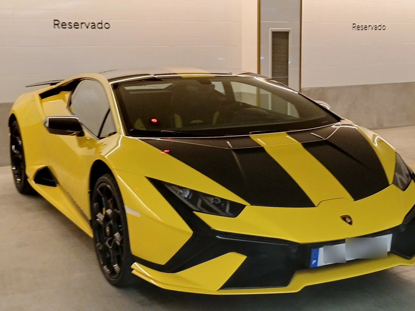 Lamborghini Huracán LP640-2 Tecnica spotted in Lisboa, Portugal