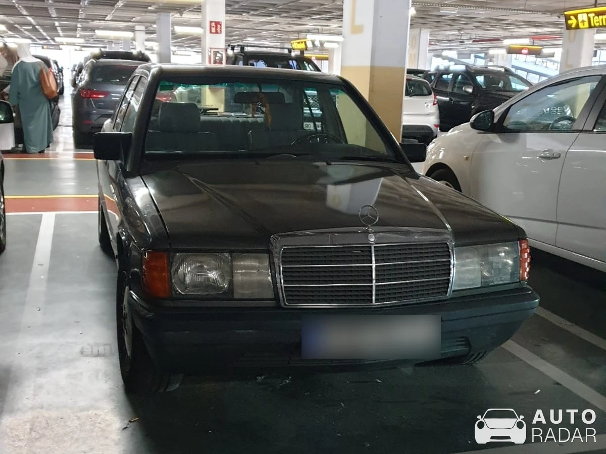 Mercedes-Benz 190E spotted in Girona