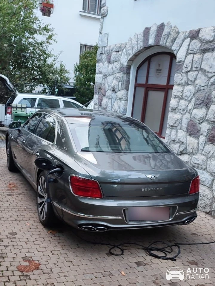 Bentley Flying Spur Hybrid spotted in Brașov, Romania