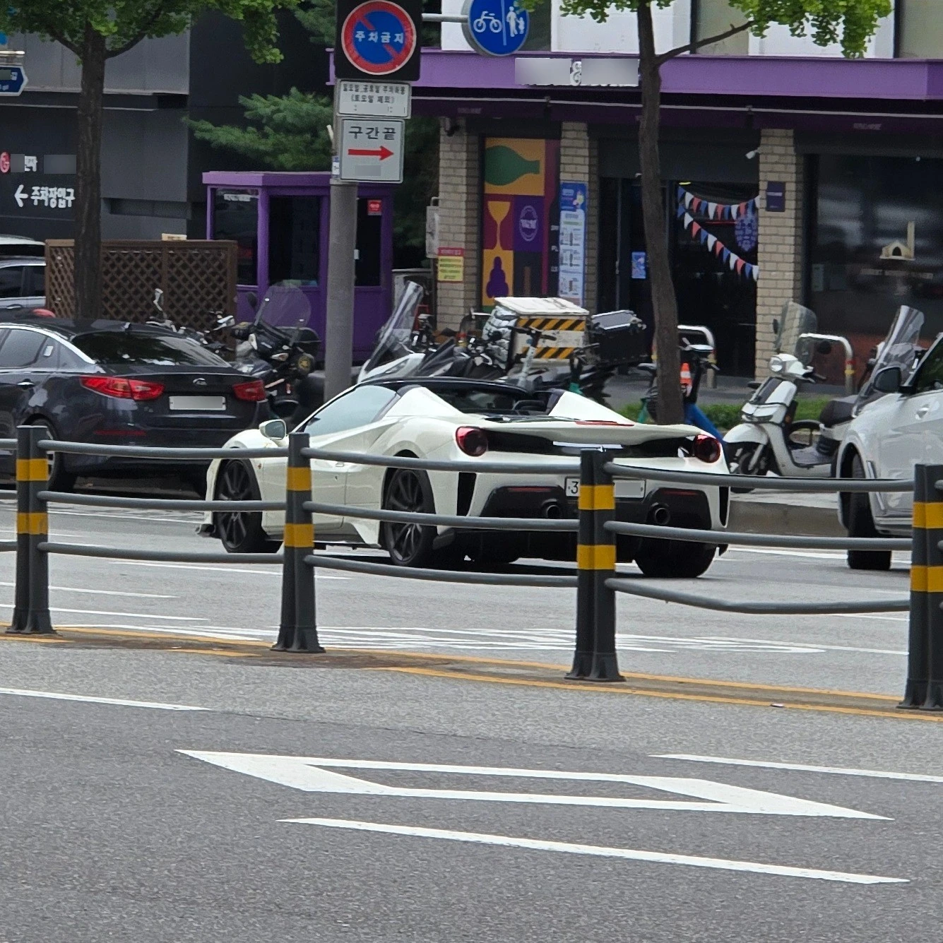 Ferrari 488 Pista Spider spotted in Gangnam District, South Korea