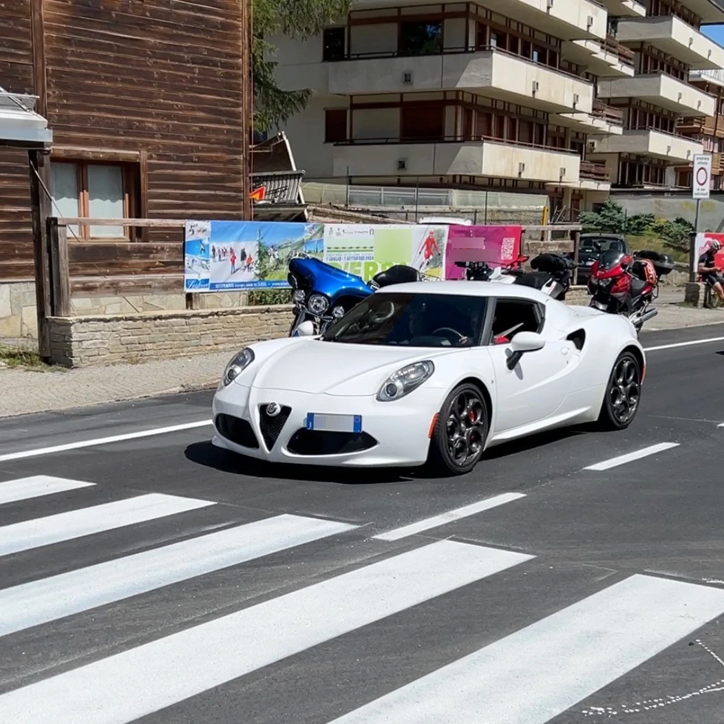 Alfa Romeo 4C Coupé spotted in Sestriere, Italy