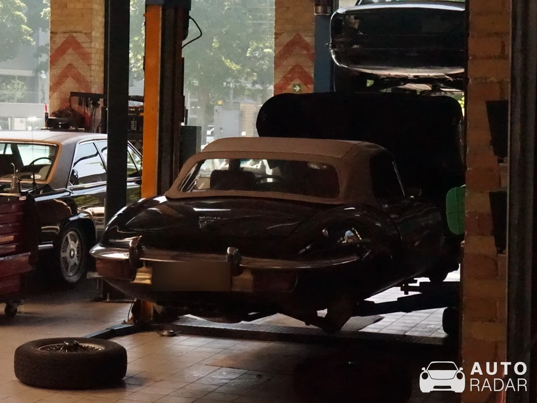 Jaguar E-Type Roadster spotted in Berliini