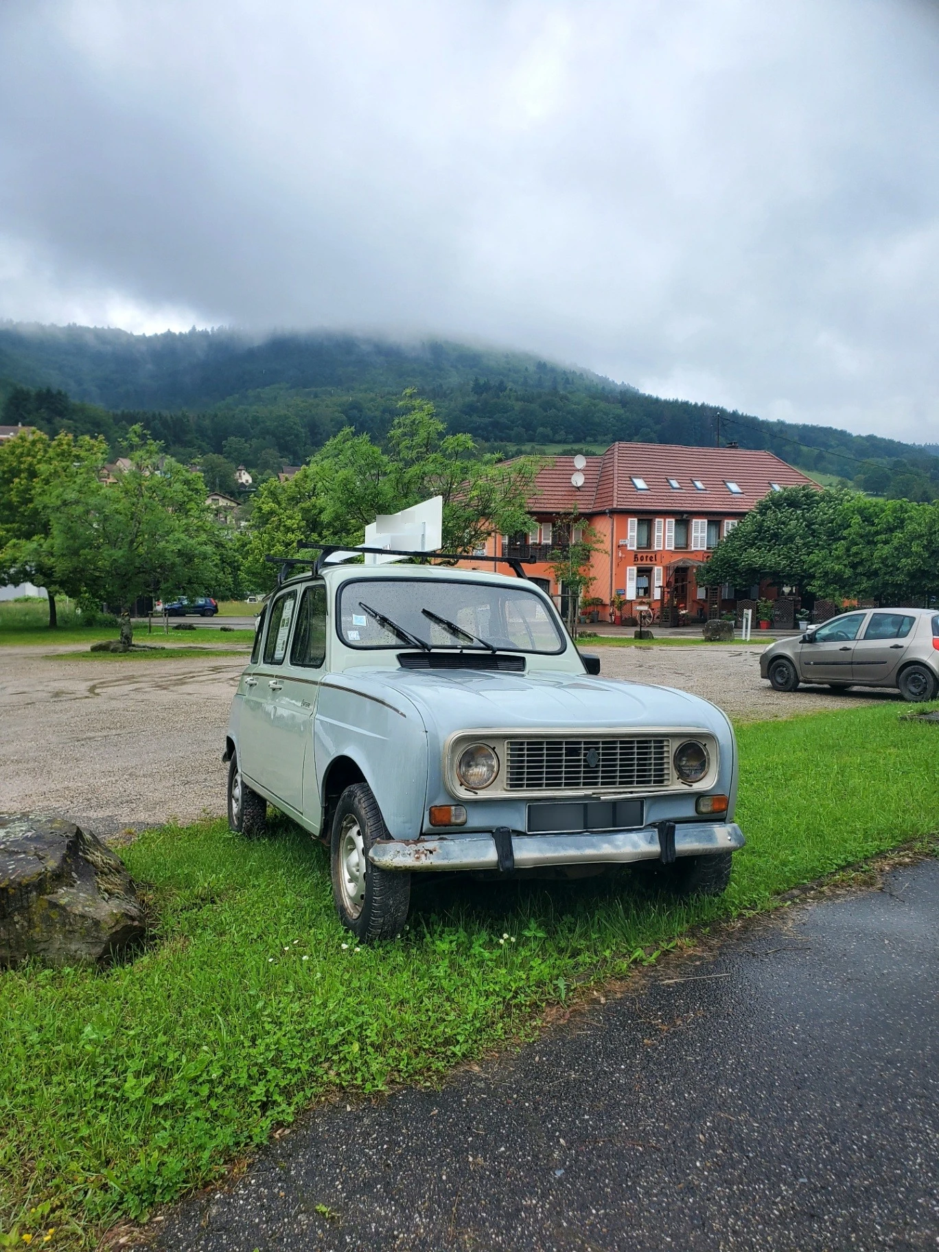 Renault 4L spotted in Fouchy, France