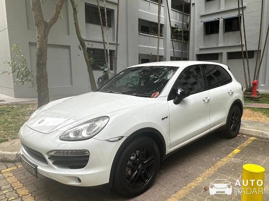 Porsche Cayenne S spotted in Singapore, Singapore