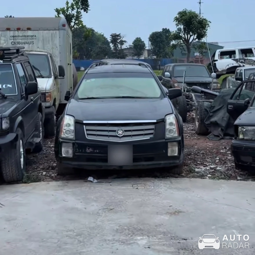 Cadillac SRX spotted in Tề Lỗ