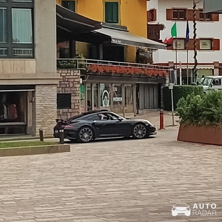 Porsche 991 Turbo S MkI spotted in Cortina d'Ampezzo