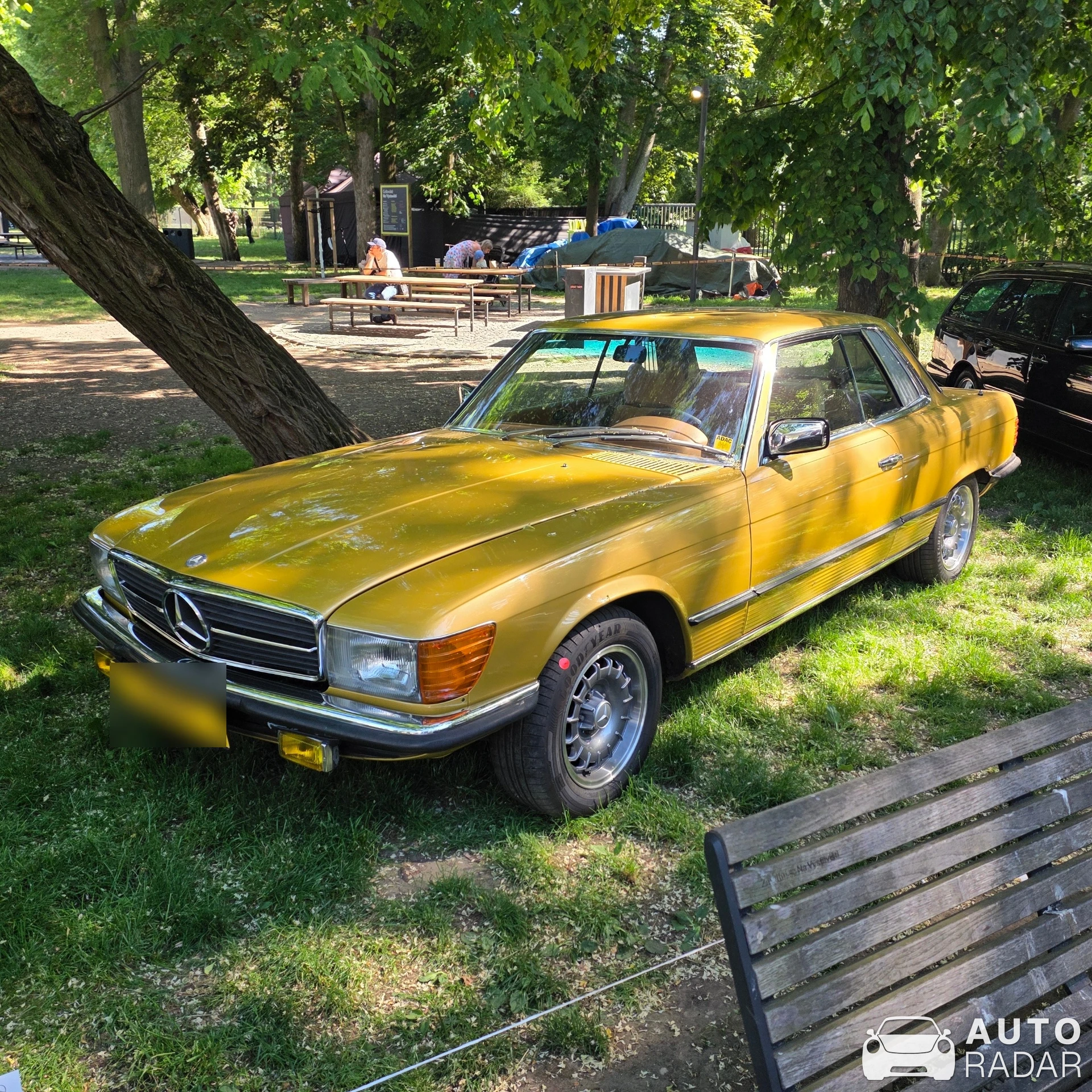 Mercedes-Benz 350SL spotted in Praha