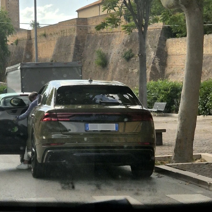 audi Q8 spotted in Lanciano, Italia